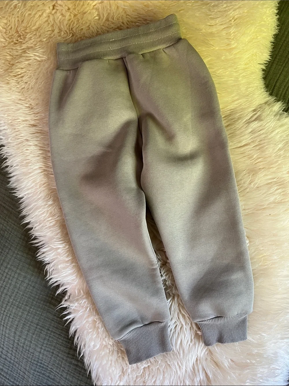 Burberry Toddler Beige sweatpants Like-new condition 4T 92-104